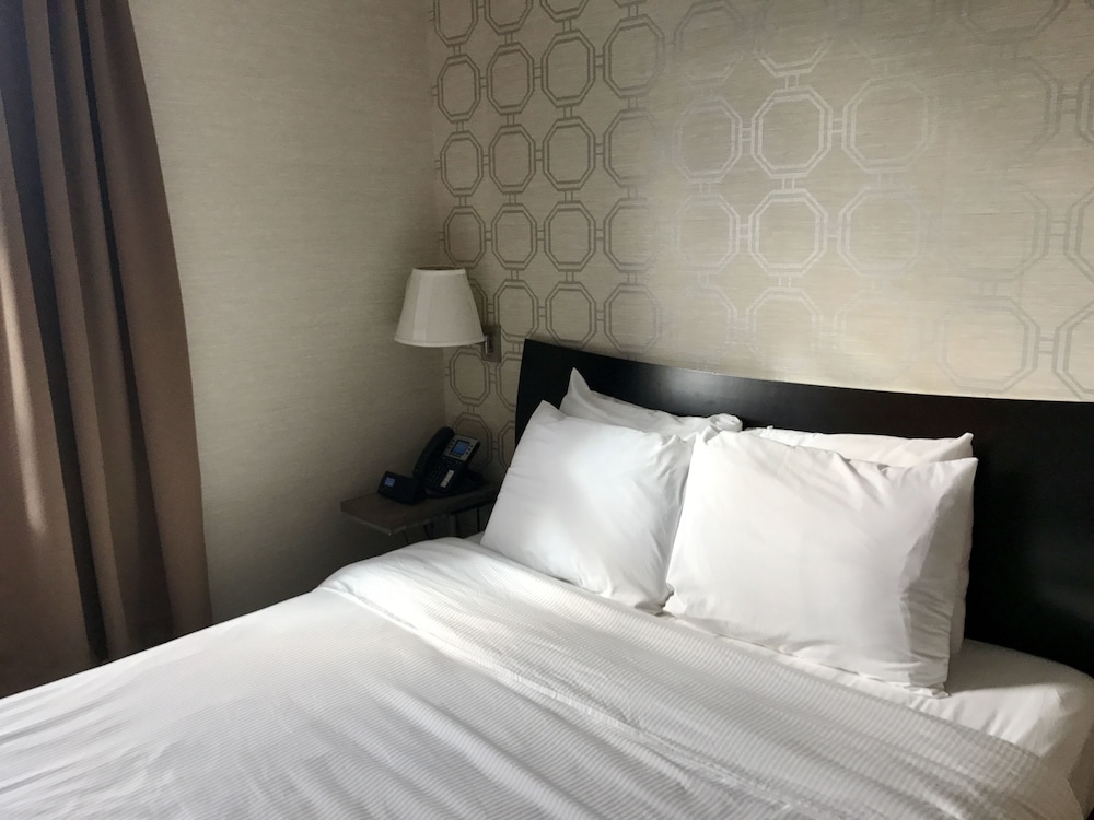 Standard Room thumbnail 5