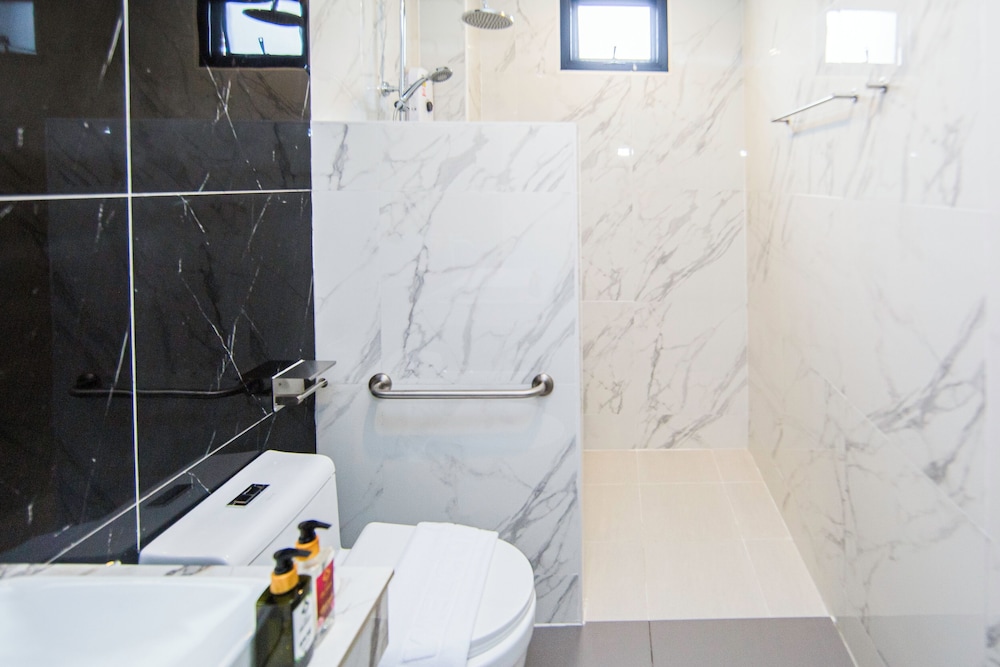 One Bedroom Suite - Photo 7