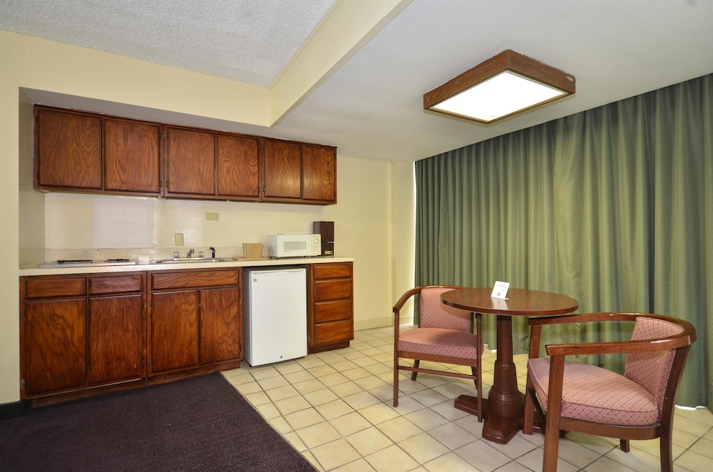 Upgraded, Room, 2 Double Beds, Smoking - Photo 2