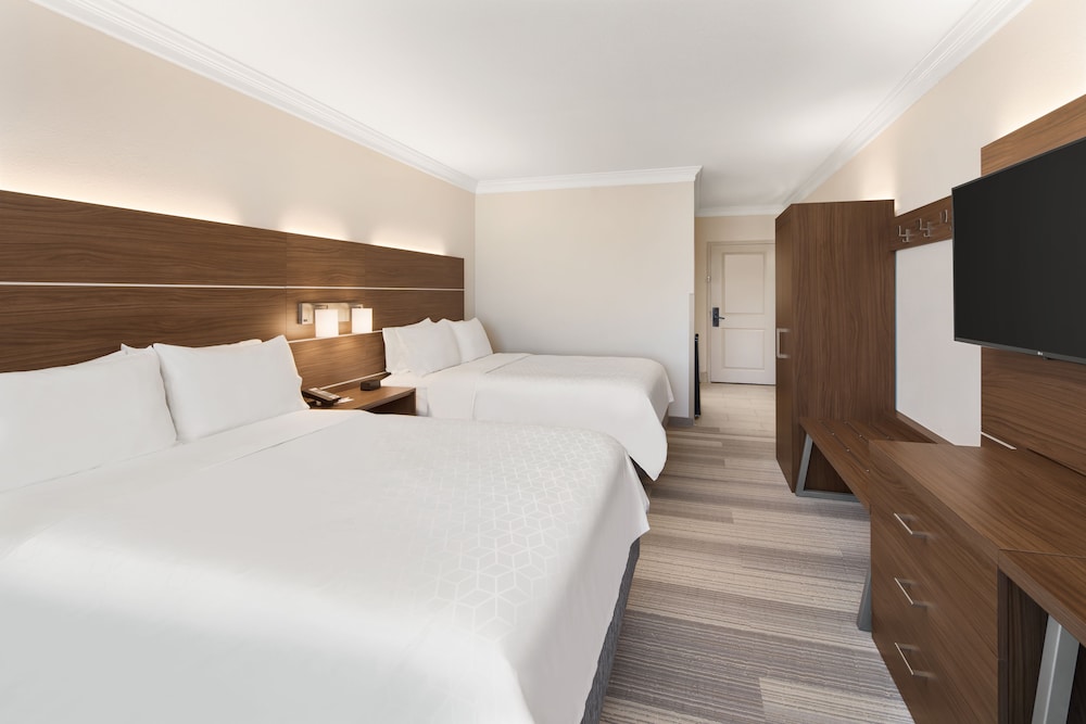 Standard Room, 2 Queen Beds - Photo 1