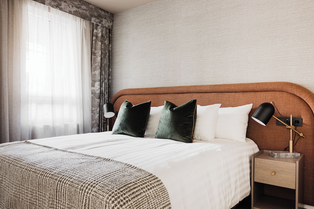 Suite - Photo 5