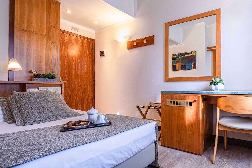 Standard Double or Twin Room - Photo 3