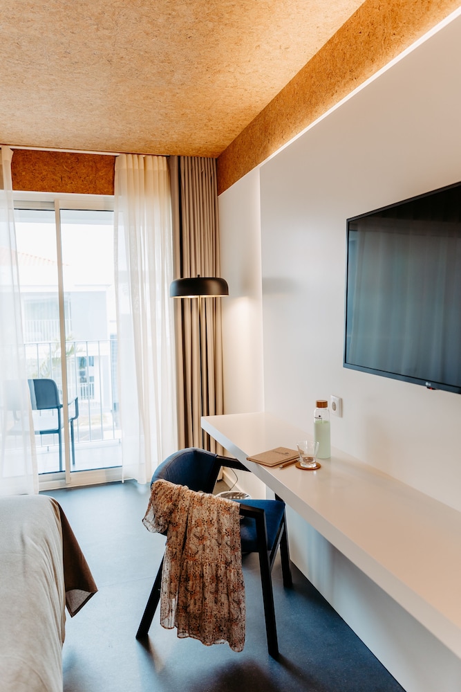 Double Room (King Bed) - Photo 5