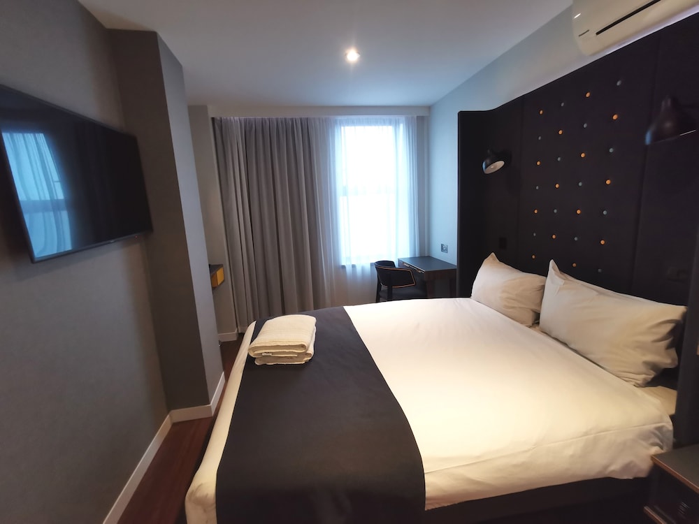 Double Room thumbnail 5