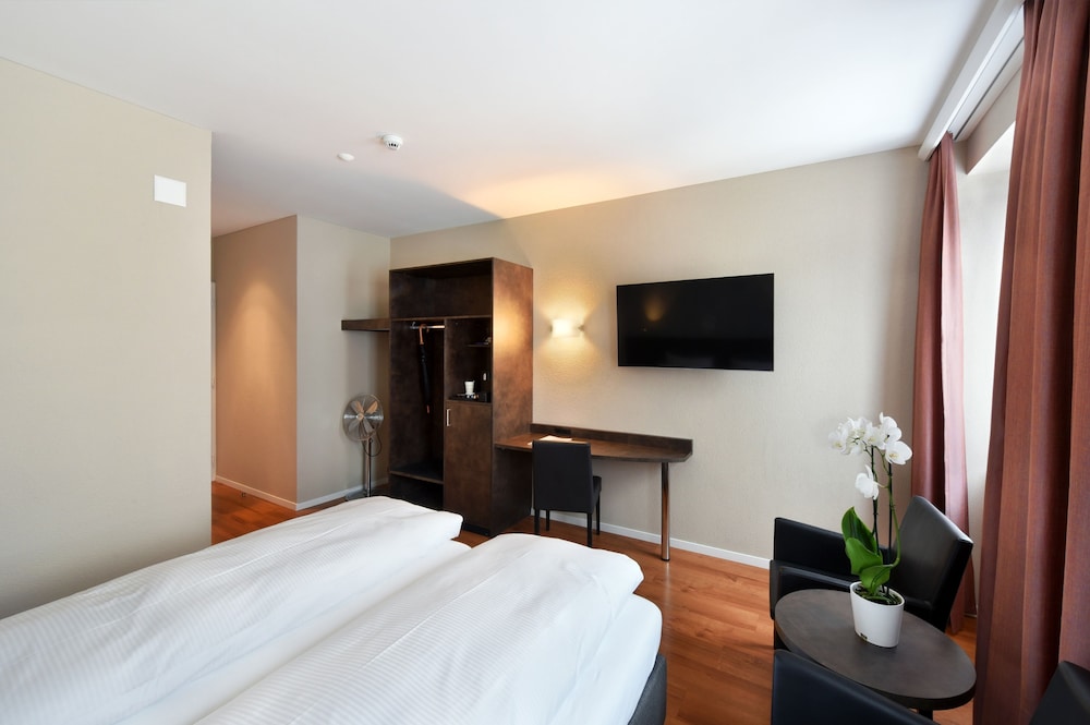 Standard Twin Room - Photo 4