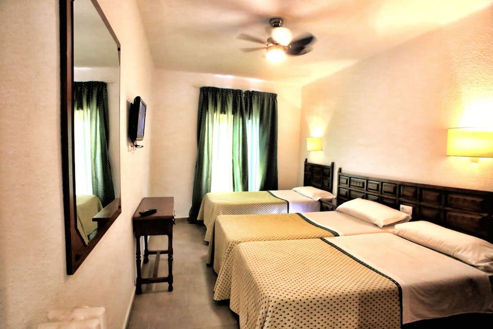 Basic Triple Room, 3 Twin Beds - Photo 3