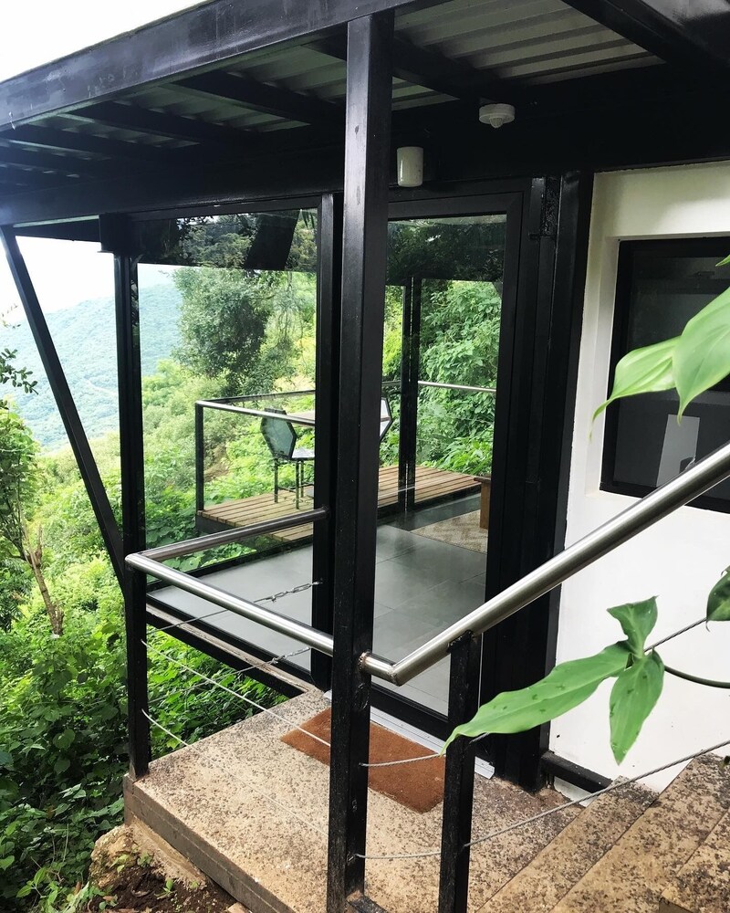 Panoramic Studio Suite, 1 Queen Bed, Balcony, Mountain View photo 2