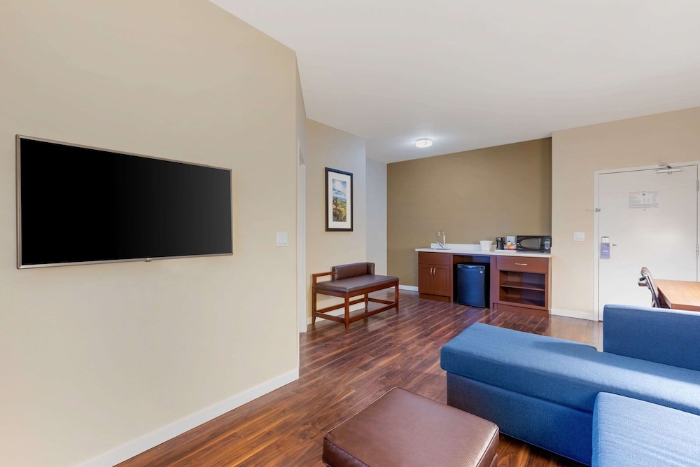 Suite, 2 Queen Beds, Non Smoking - Photo 2