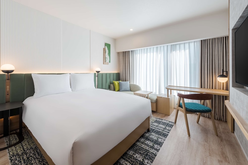 Deluxe Room, 1 Queen Bed, Accessible - Photo 2
