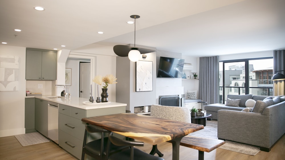 Suite 307, Two Bedrooms, Diamond