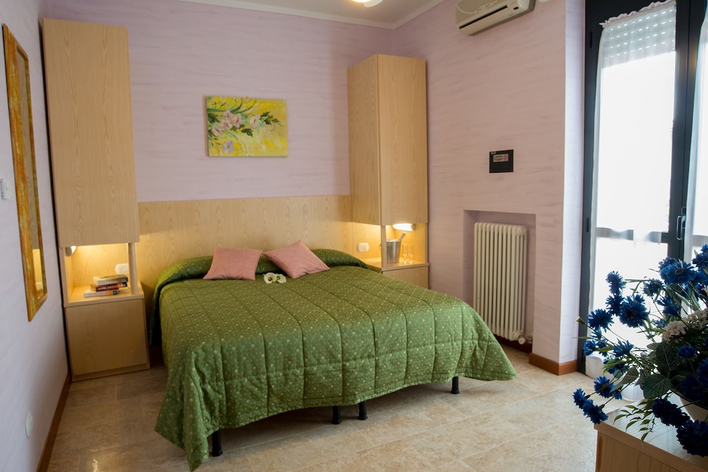 Standard Double Room photo 3