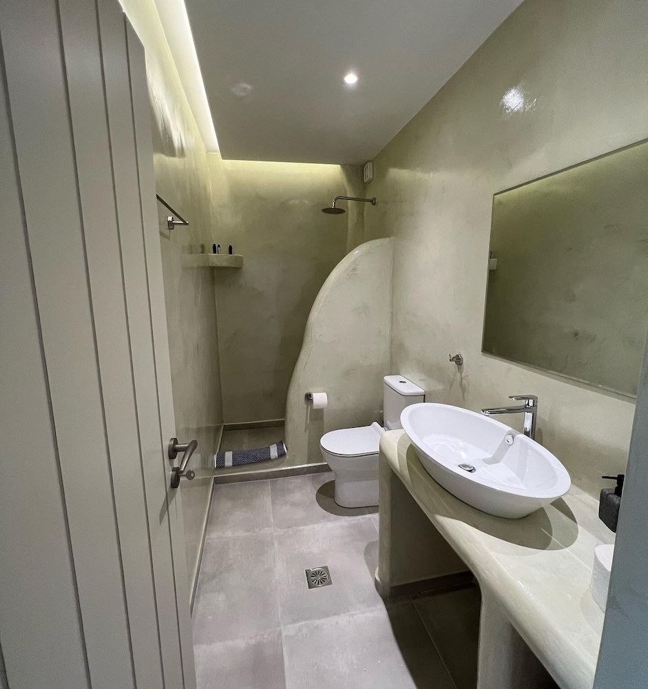 Condo - Photo 8