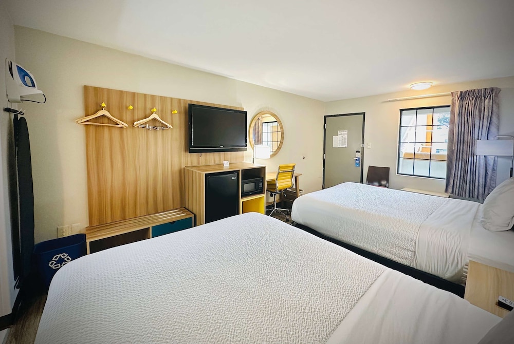 Room, 2 Double Beds, Smoking photo 2