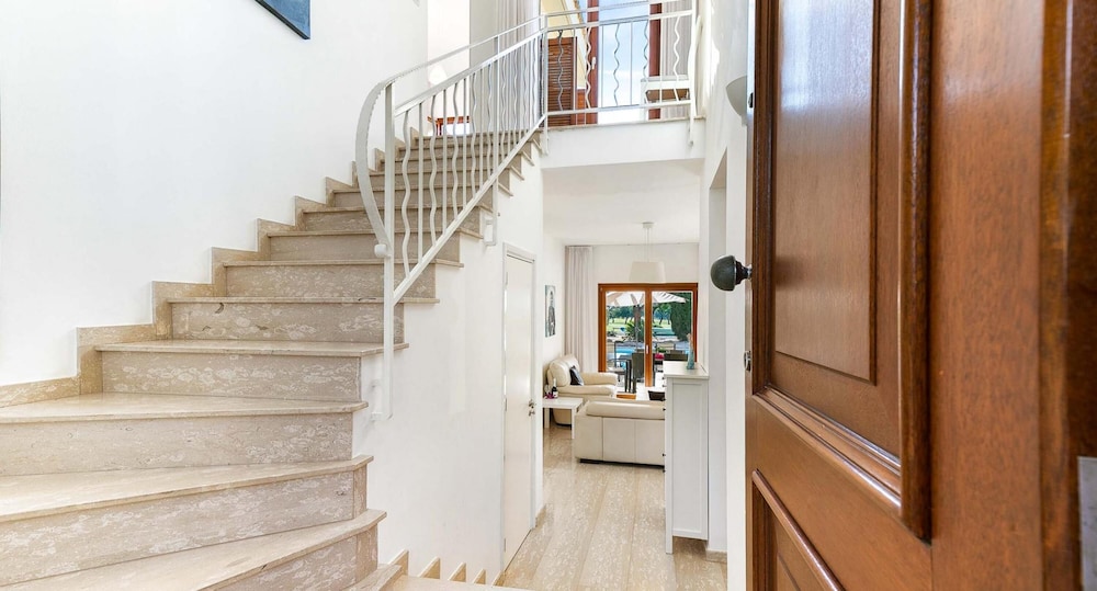 Villa photo 1