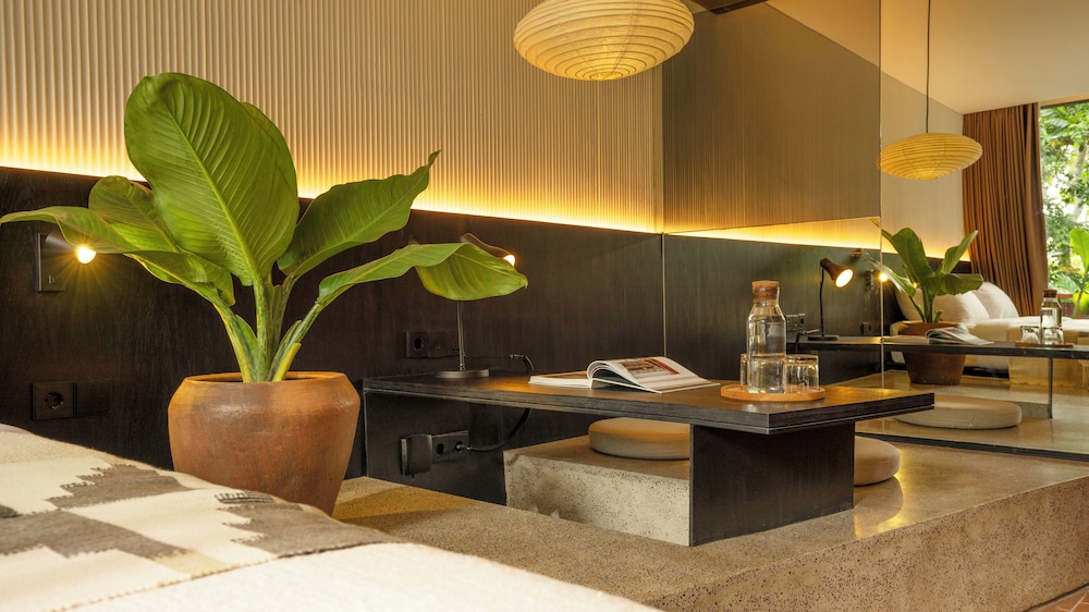 Signature Alinea Room - Photo 4