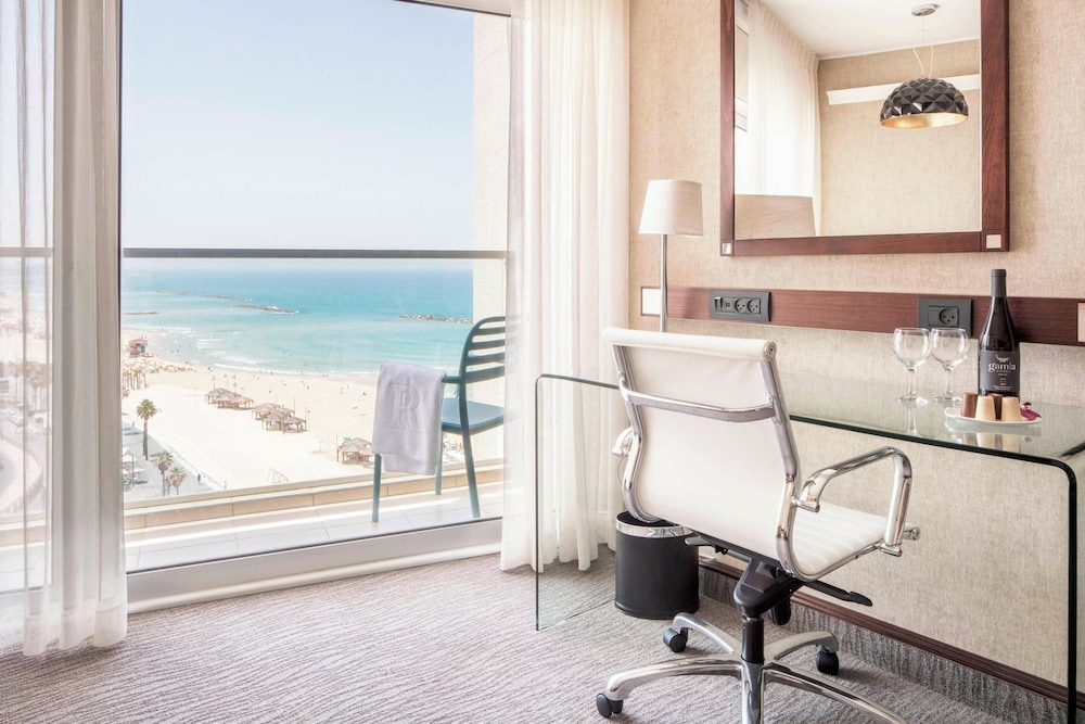 Executive Room, 2 Twin Beds, Sea View - Photo 1