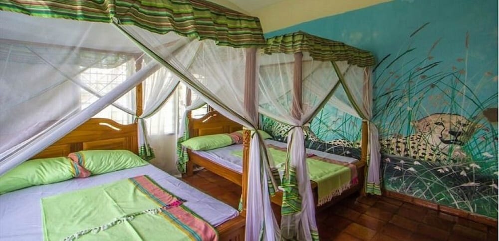 House, 4 Bedrooms photo 2