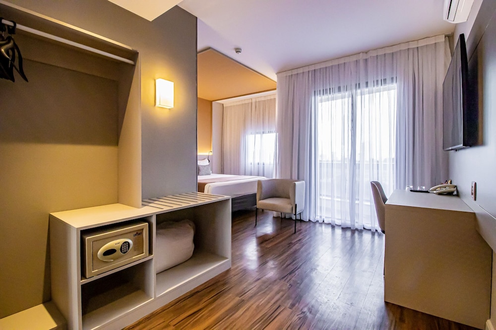 Premium Suite - Photo 5
