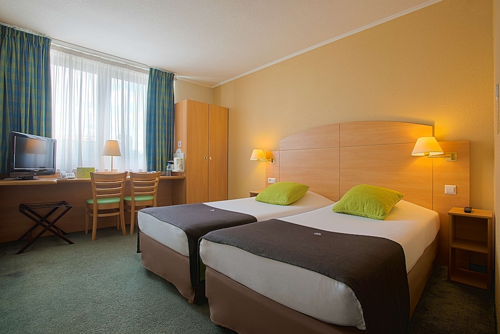 Standard Room, Multiple Beds - Photo 2