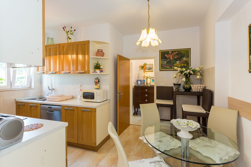 Economy Single Room, Shared Bathroom, Garden View