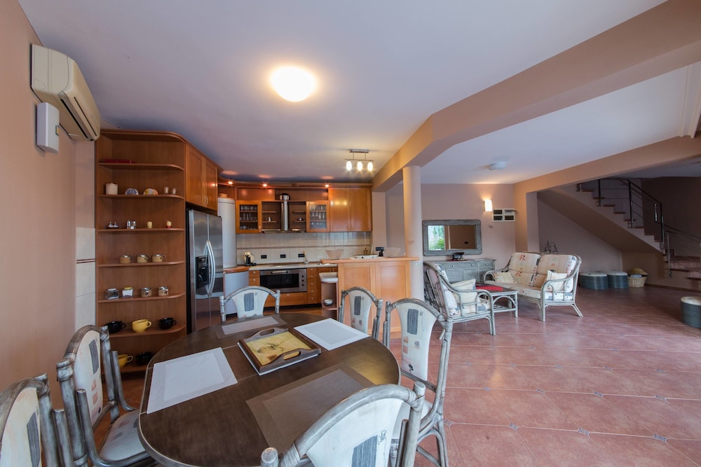 Villa, 3 Bedrooms, Pool Access, Pool View photo 2