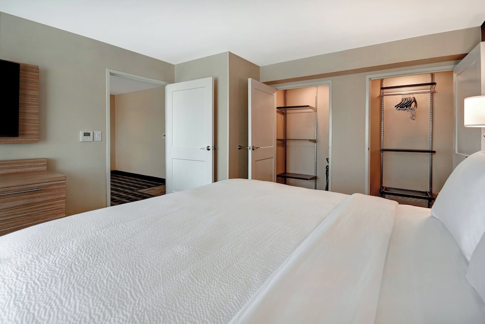 Suite, 1 Bedroom - Photo 10