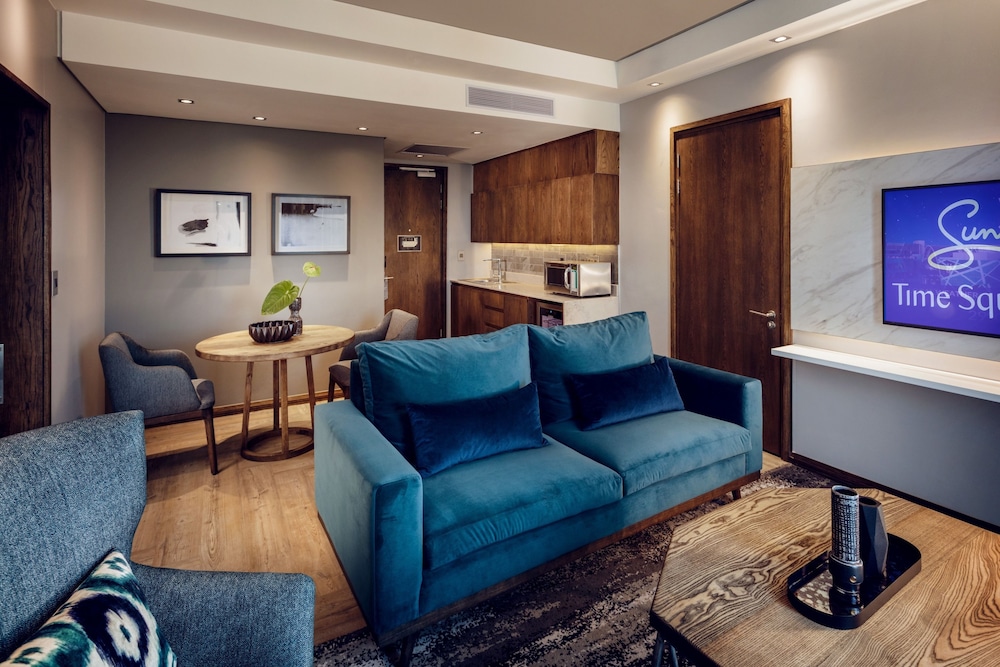 Junior Suite, 1 King Bed photo 3