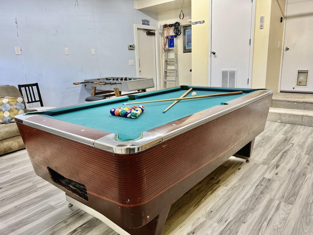 DT Reno - 4BR Home w Patio BBQ Grill Games Room, Photo 47