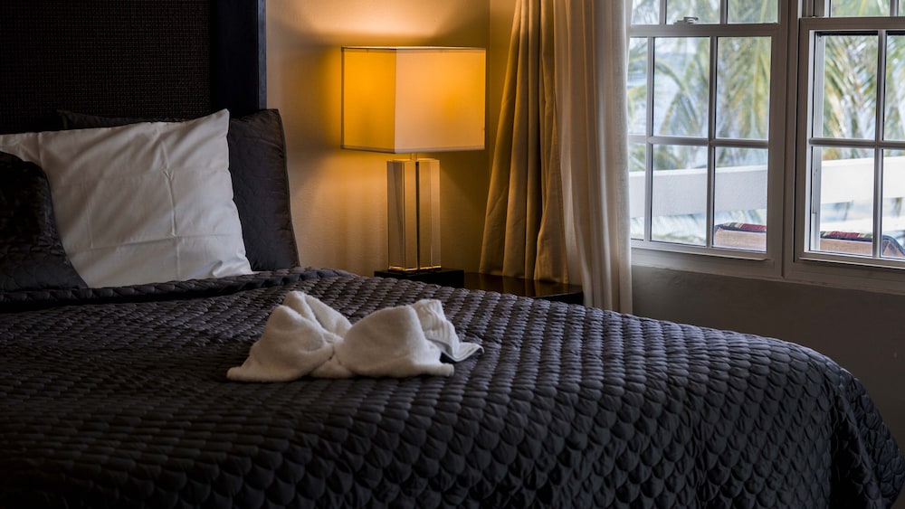 Ocean View King Room with Balcony photo 1