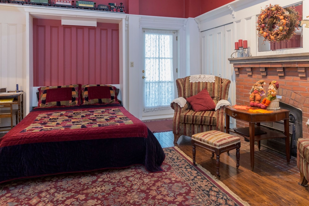 Classic Room, 1 Queen Bed photo 2