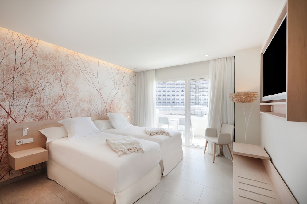 Double Room Single Use (Side Sea view)