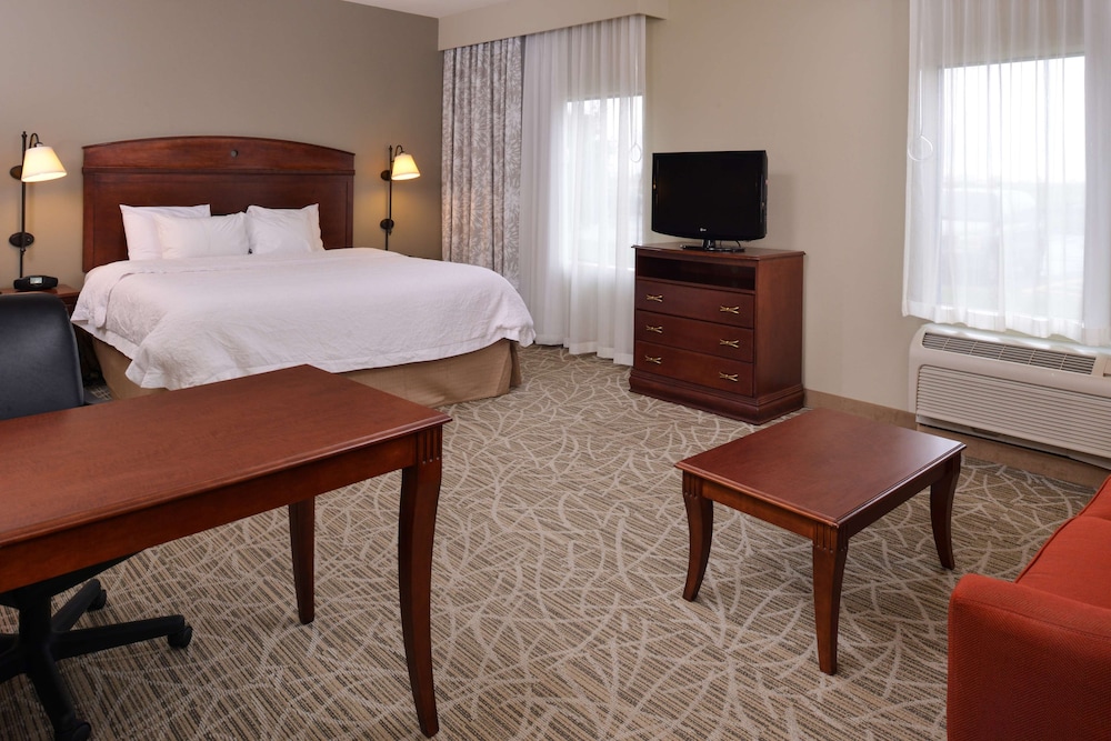 Room, 1 King Bed, Hearing Accessible, Non Smoking - Photo 2
