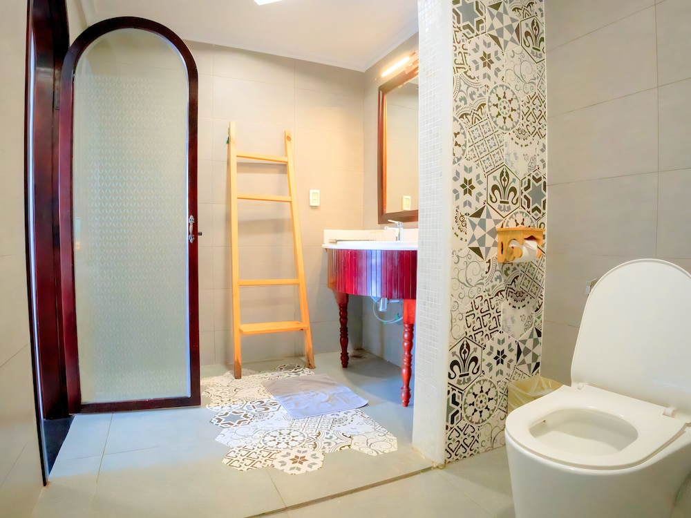 Deluxe Room, Garden View - Photo 7