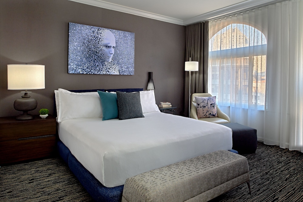 Executive Room, 1 King Bed, City View - Photo 2