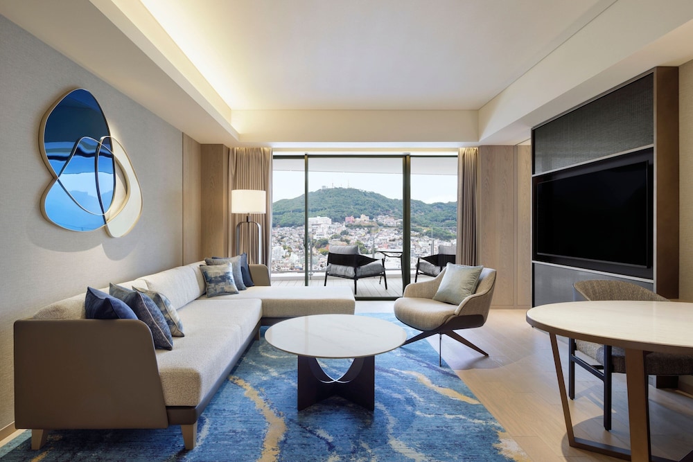 Club Suite, 1 Bedroom - Photo 5
