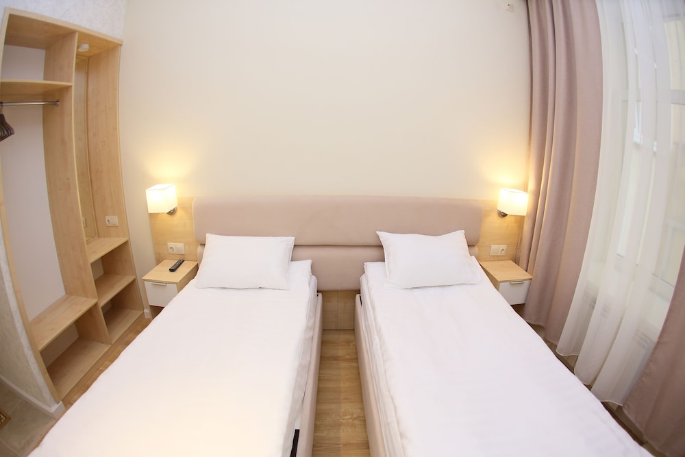 Economy Double Or Twin Room photo 2