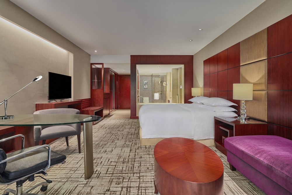 Room, 1 King Bed, Balcony - Photo 2