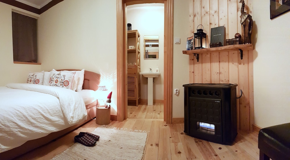 Luxury Double Room, Pool Access, Mountain View (Bear Cave) photo 1