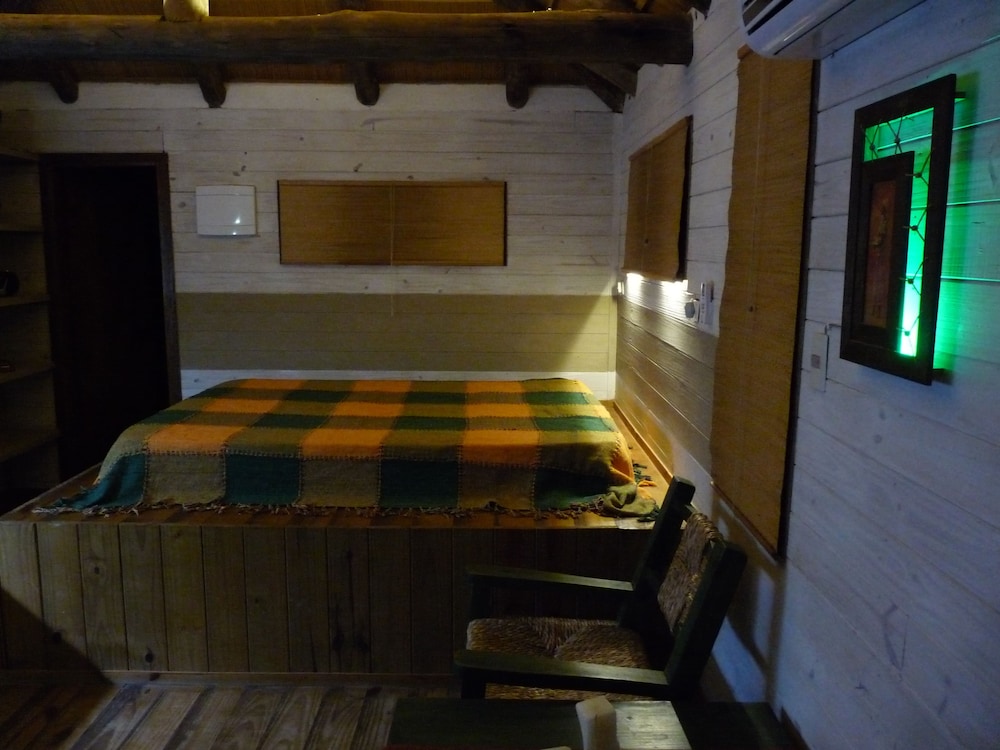 Traditional Double Room, 1 King Bed, Smoking, Private Bathroom photo 1