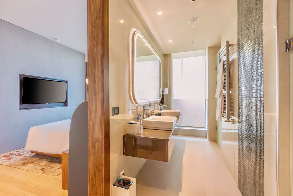 Suite - Photo 5