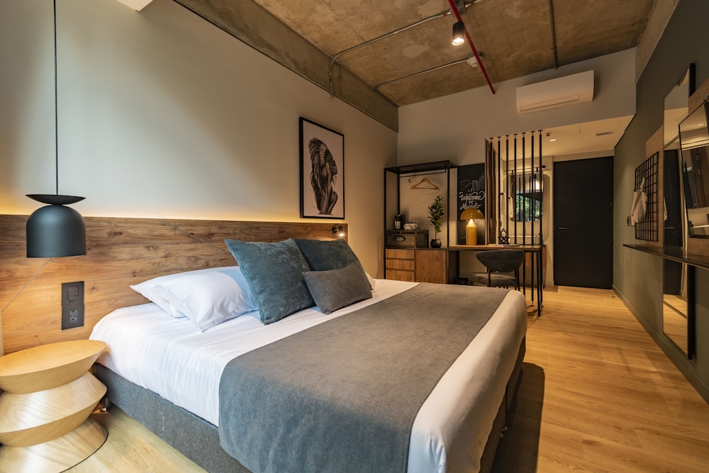 Room - Photo 2