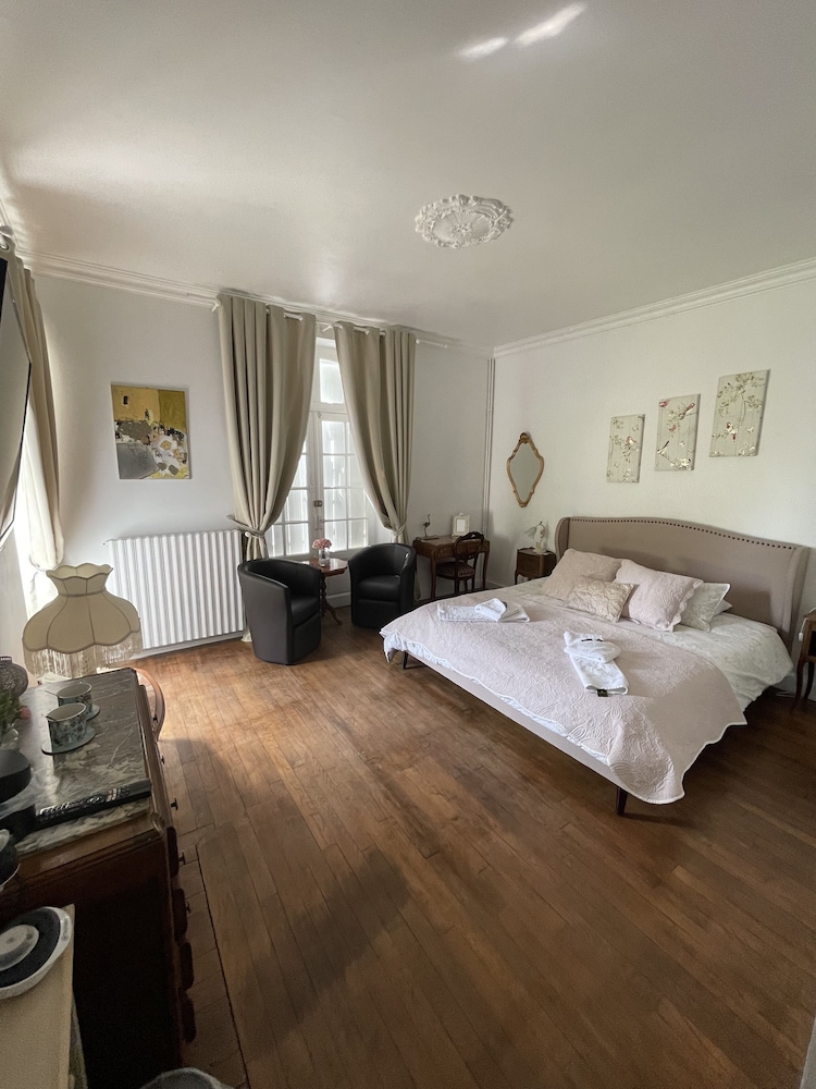 Deluxe House photo 3