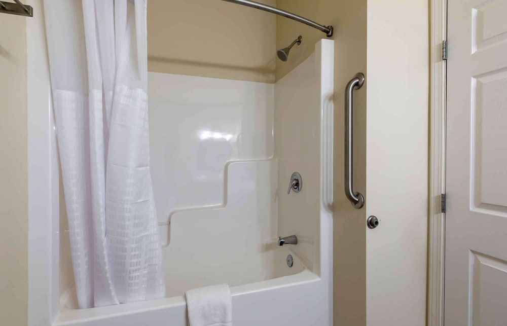 Suite, 1 Bedroom, Non Smoking, Refrigerator & Microwave photo 2