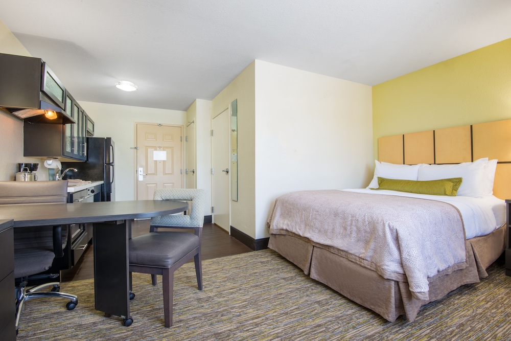 Studio Suite, 1 Queen Bed, Accessible Bathtub (Mobility) photo 1