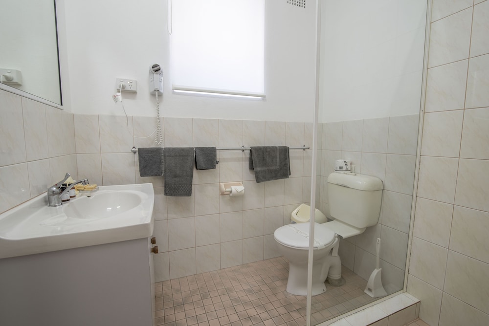 Family Studio, Non Smoking, Kitchenette (Family King & 4 Singles) photo 3