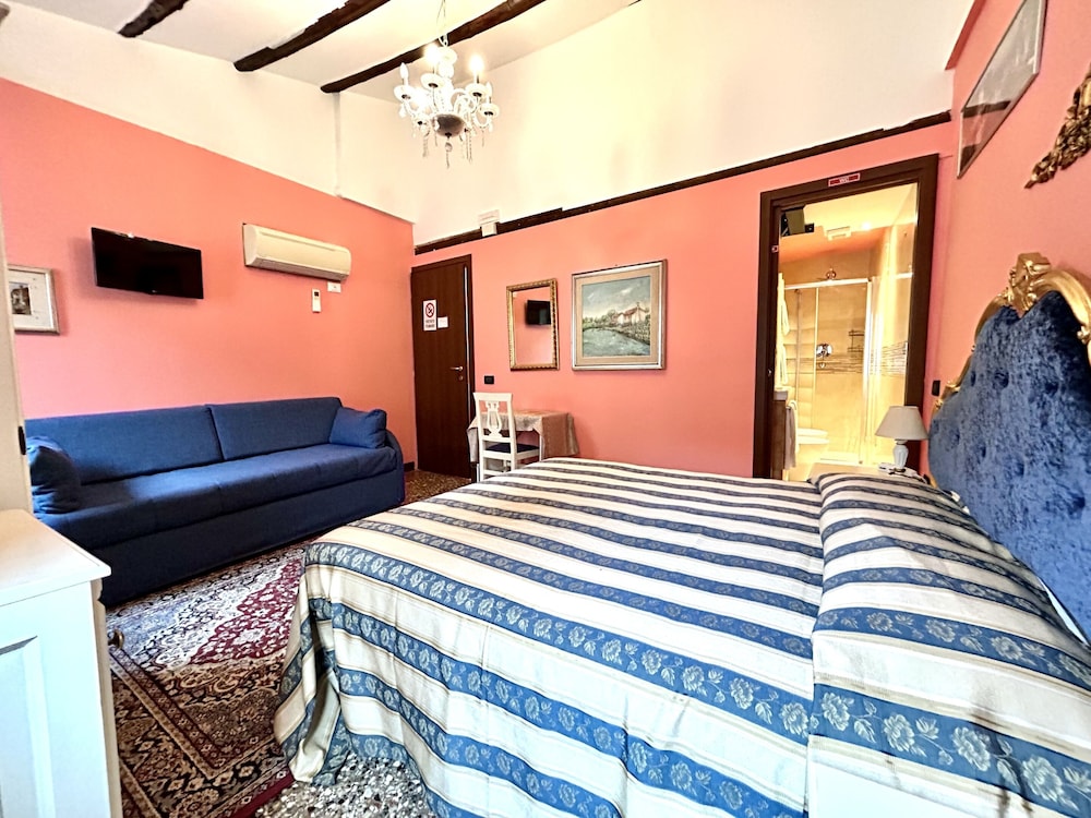 Comfort Triple Room, Private Bathroom photo 3
