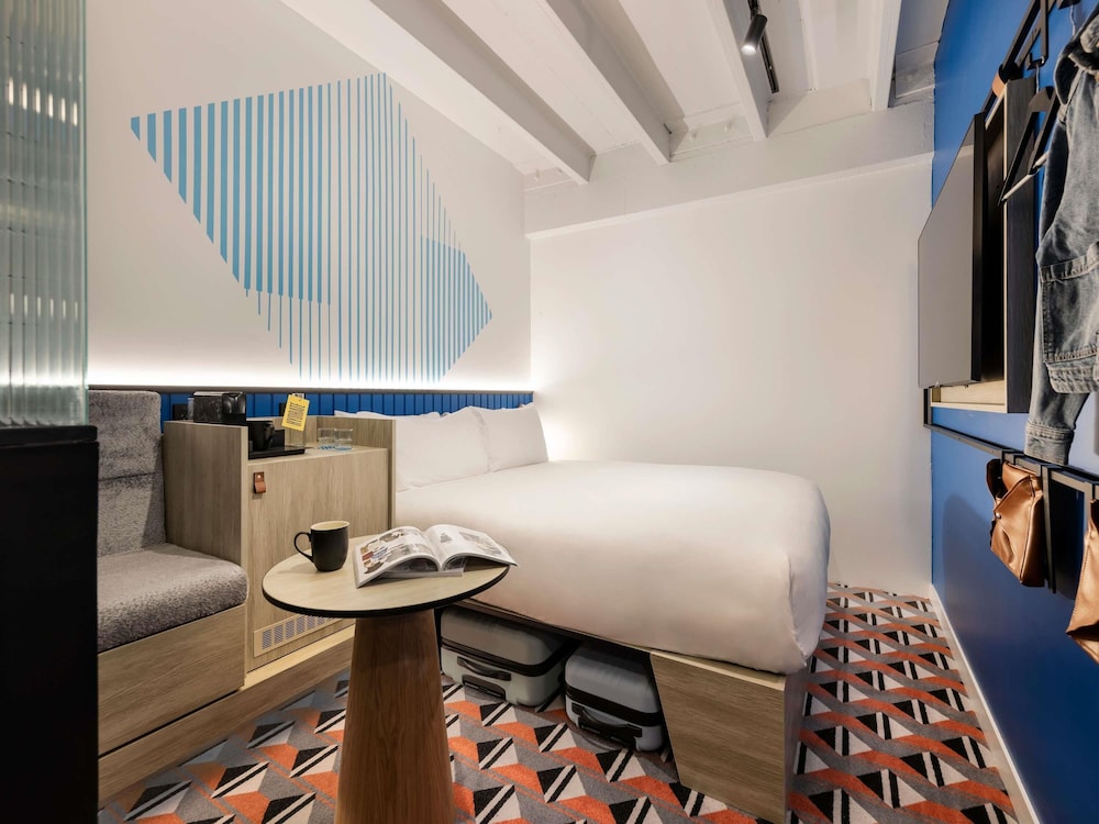Room, 1 Queen Bed (Tribe Essential)
