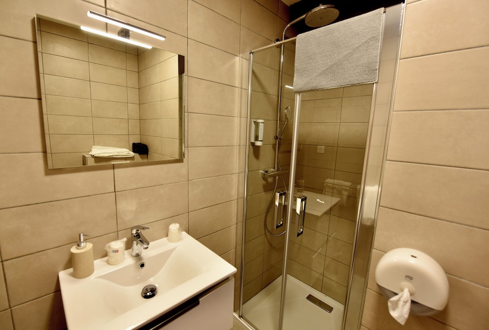 Standard Double or Twin Room photo 2