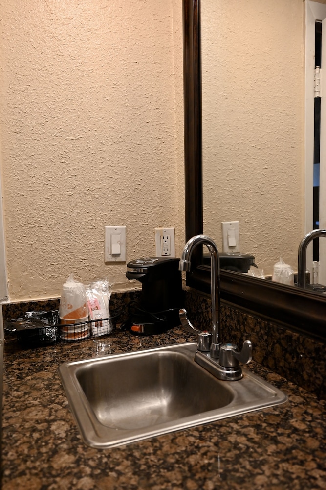 Suite, Multiple Beds, Non Smoking - Photo 13