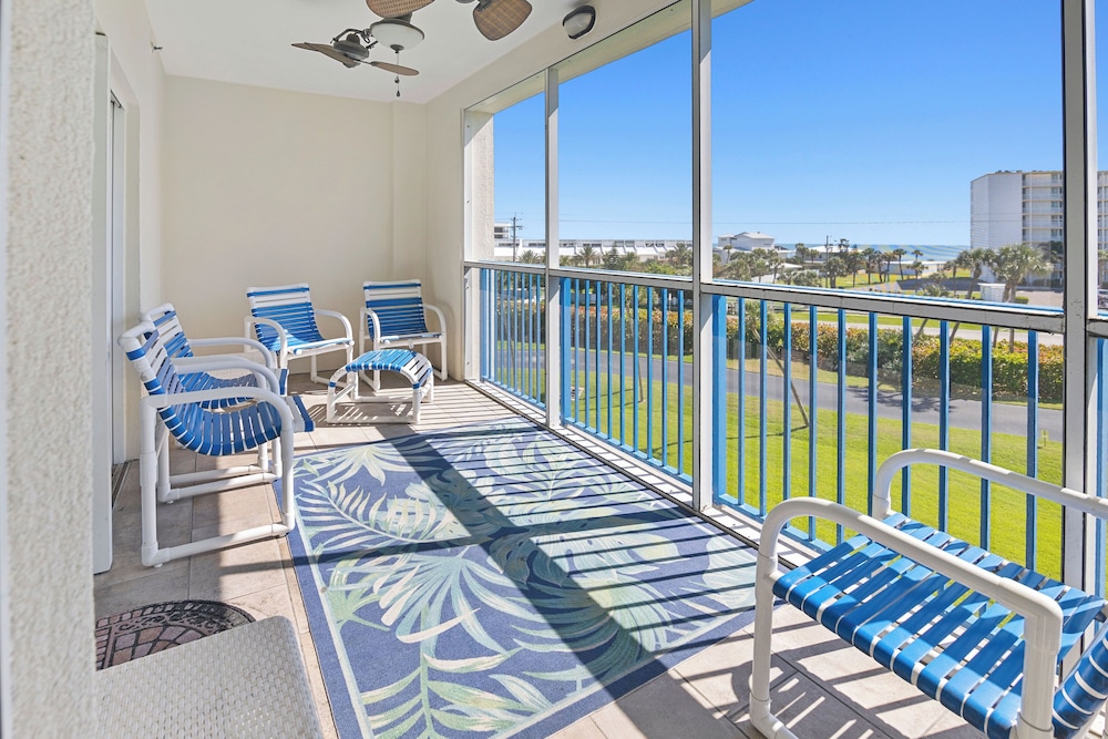 House, Multiple Beds, Balcony, Garden View (Ocean Walk 3-404)